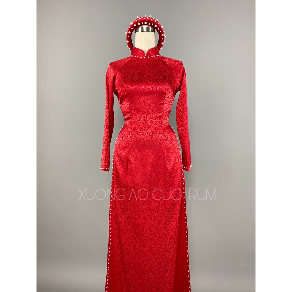 Áo dài gấm hoa cúc đủ màu sắc