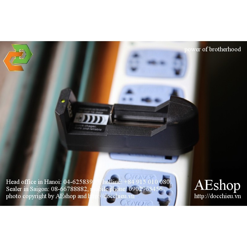 Nạp pin đơn vạn năng cho pin lithium sạc pin 3.7 v sạc pin 4.2 v 18650 14500