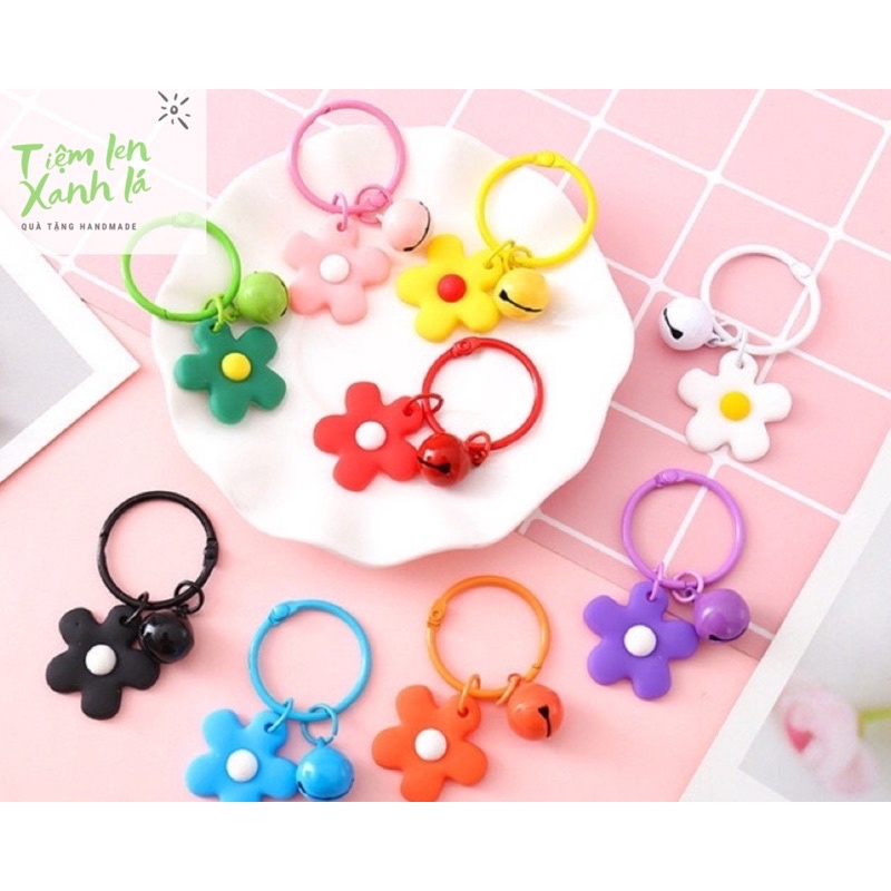 Móc khoá hình hoa đính chuông xinh xắn