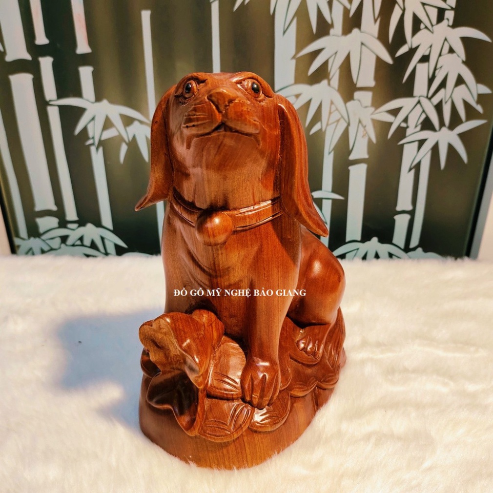 Tượng con chó gỗ hương cao 24 ngang 19 sâu 14 cm