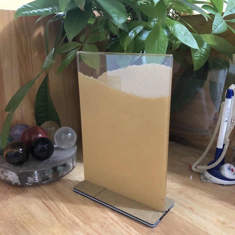 Menu mica để bàn A4  đế tam giác và chữ T giá rẻ