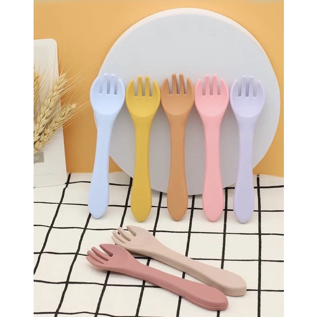 Thìa ăn dặm silicon siêu mềm không chứa BPA an toàn cho bé