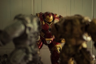 Mô hình Ironman HulkBuster - Đỏ