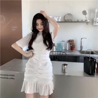Đầm trắng nhún chân bèo