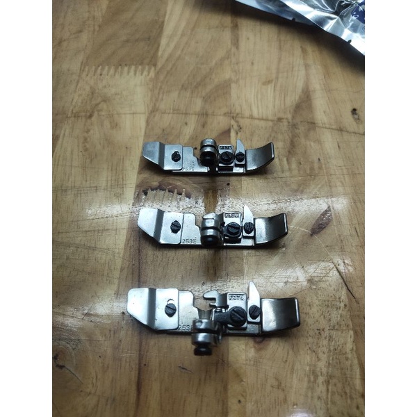 chân vịt vắt sổ 4 chỉ công nghiệp ốp