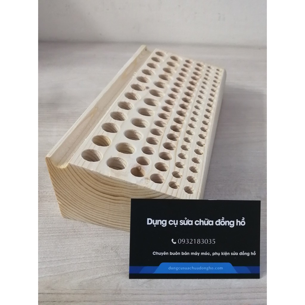 Khay gỗ chứa tua vít, kìm dùng trong sửa chữa đồng hồ