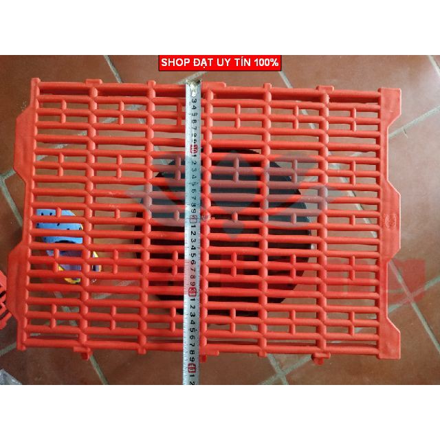 Tấm lót Sàn Nhựa Sunpet cho chó , mèo , lợn khổ  40cm x 56cm có độ đàn hồi, dẻo dai, dễ vệ sinh