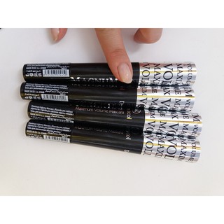 Mascara làm dày mi và dưỡng mi Dermacol Magnum Maximum Volume 9ml