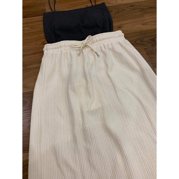 Chân váy nhung trắng kem