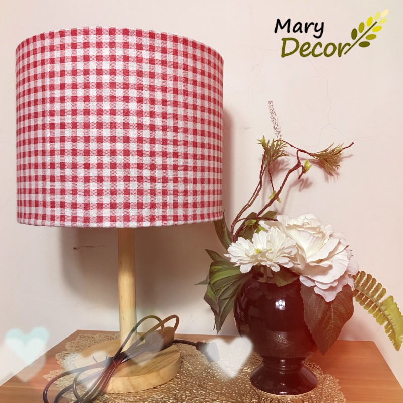 Đèn ngủ Mary Decor, đèn bàn ngủ chân gỗ cao cấp, chao vải bố linen dễ thương - caro đỏ  - DB-A03