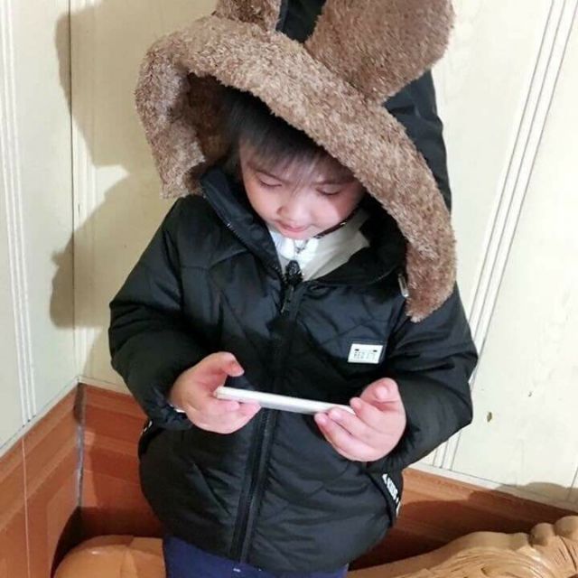 Áo khoác cho bé khách thu hiền