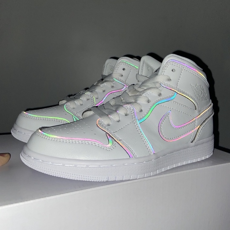 Giày Air Jordan 1 Mid "Iridescent Reflective"