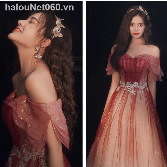 Đầm cô dâu màu đỏ rượu vang thiết kế thời trang 2020