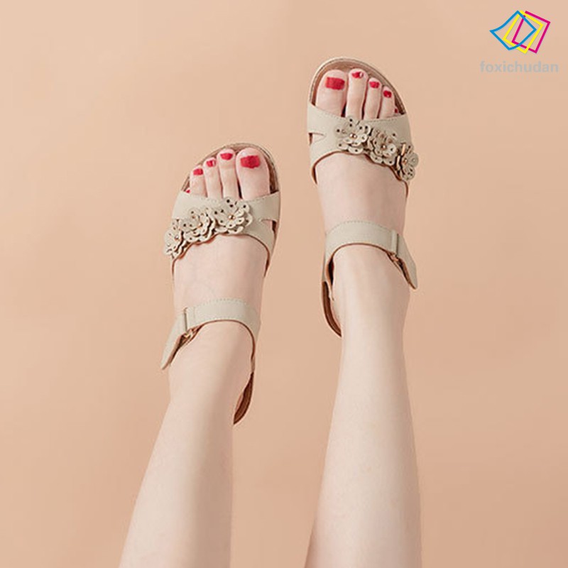 Giày Sandal Nữ Đế Xuồng Họa Tiết Hoa Chất Liệu Da Pu