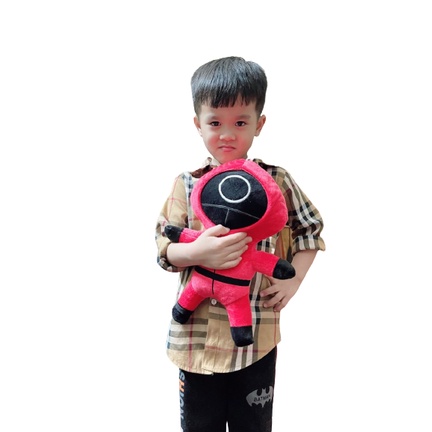 Gấu bông lính canh gác Squid Game size 35cm và 50 cm, trò chơi con mực siêu dễ thương