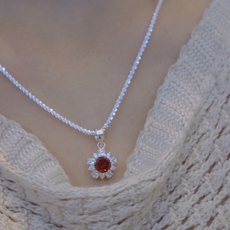 Dây Chuyền Garnet Viền Hoa Vuông MDGVHTR22A Patronus