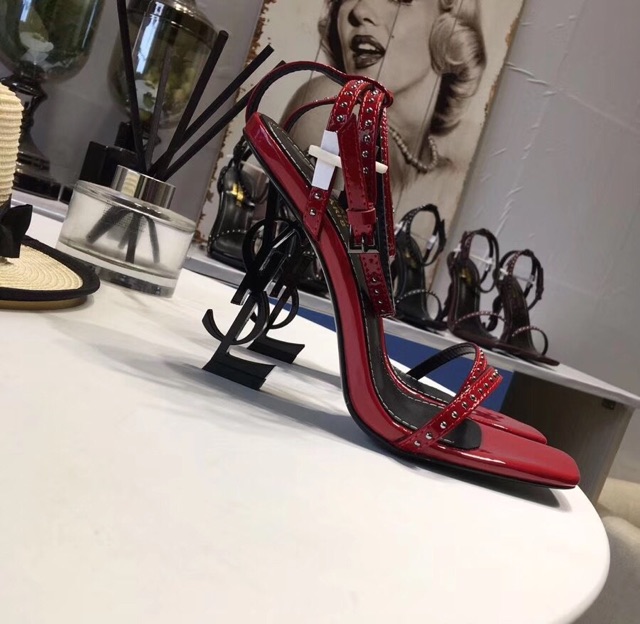 Sandal cao gót dây đinh mảnh cực sang-sẵn màu đỏ size 34