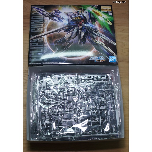 Mô hình lắp ráp MG 1/100 Eclipse Gundam MVF-X08 BANDAI (kèm đế đỡ Action Base)