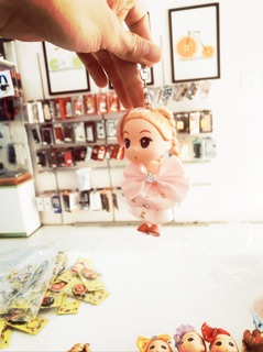 Móc đeo chìa khoá búp bê váy ngắn