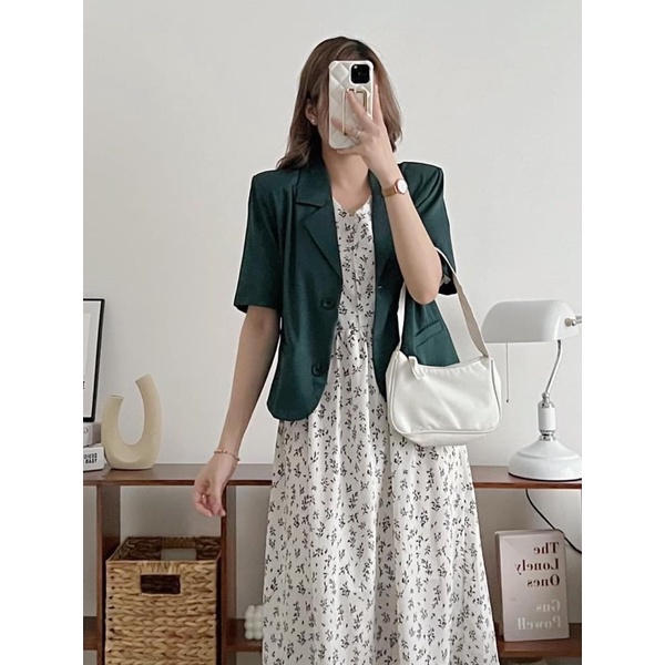 Áo blazer cộc tay độn vai dáng croptop hiện đại