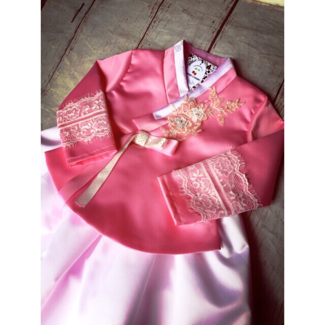 Hanbok cho bé ảnh thật sushi shop  kèm bờm dây treo