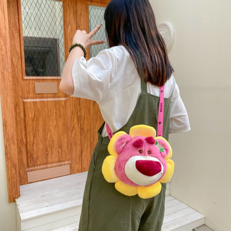 Túi đeo chéo hình Gấu dâu bông hoa đáng yêu