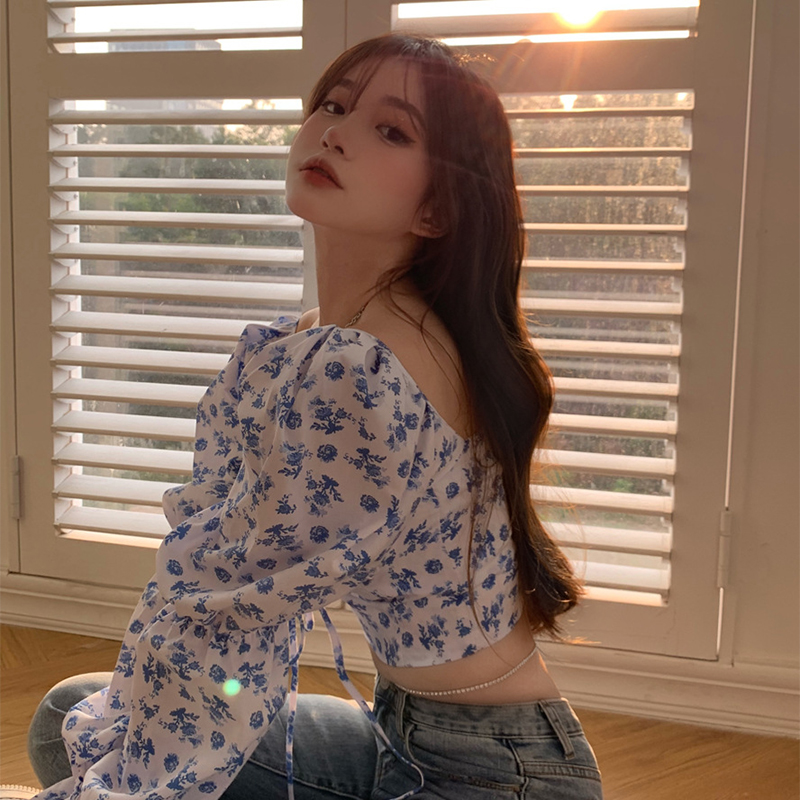 Áo Croptop Tay Dài Cổ Vuông Hoạ Tiết In Cho Phái Nữ