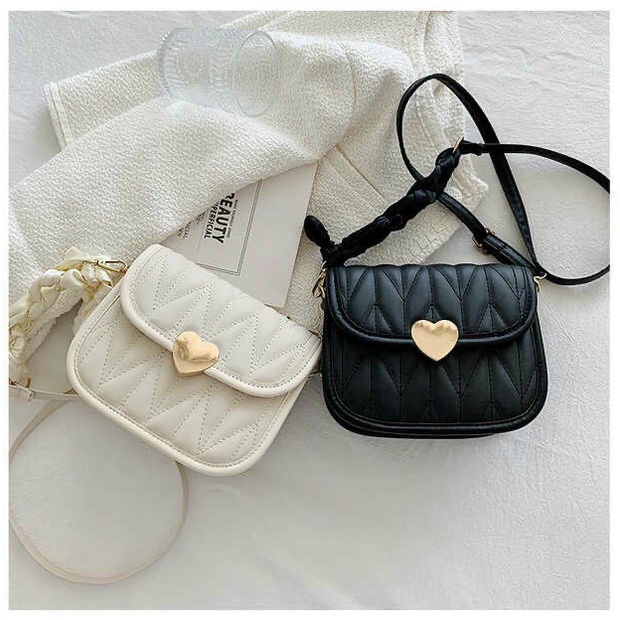 Túi xách nữ đeo chéo khóa tim xinh xẻo đáng yêu Capucha T206