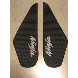 Miếng dán hông bình xăng chống trượt Kawasaki Ninja 400cc