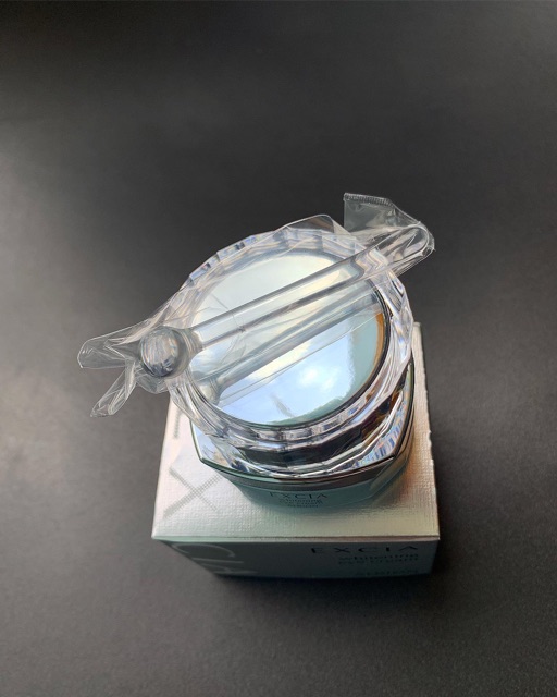 Dưỡng trắng và chữa trị lão hoá.