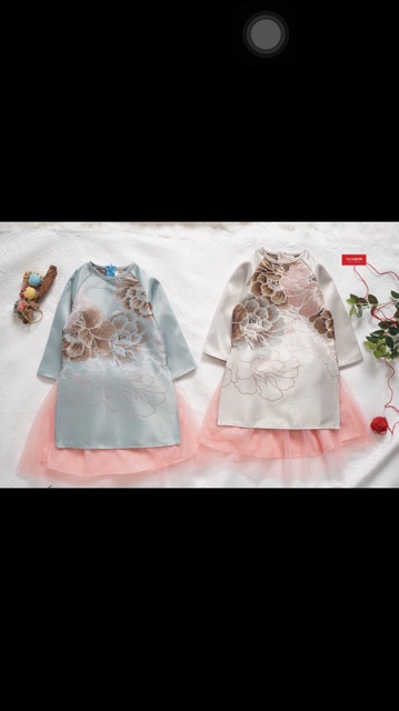 Áo dài gấm cách tân cho bé có kèm mấn