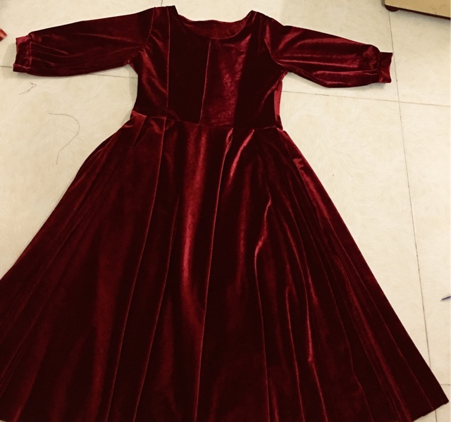 Váy nhung tay phồng