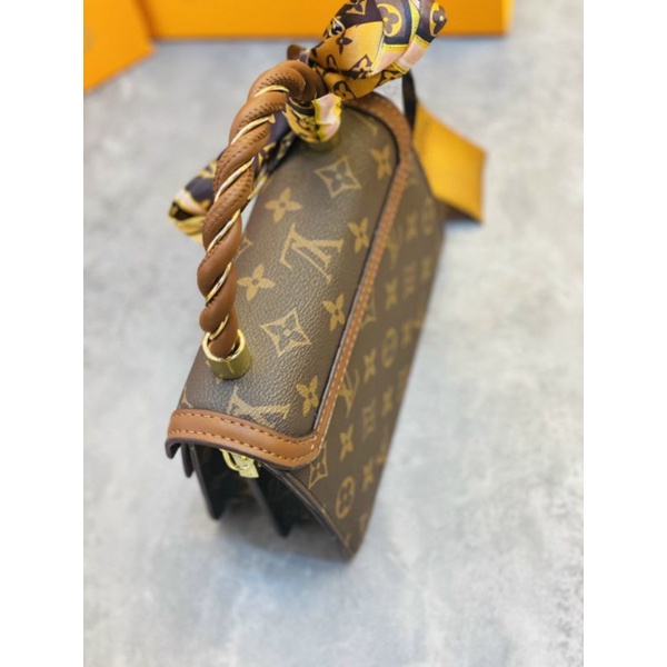 Túi qua xách hoạ tiết lv