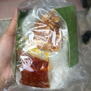 Bánh tráng dẻo sa tế ủ lá chuối