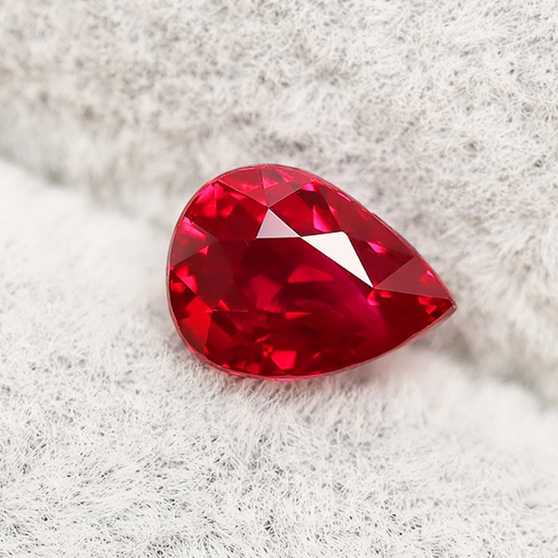 Đá Ruby Lanka Ruby Cut VVS Tự Nhiên 4.5 Carats Dùng Làm Đồ Trang Sức