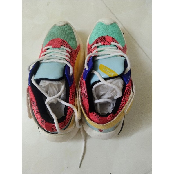 Giày thể thao size 35