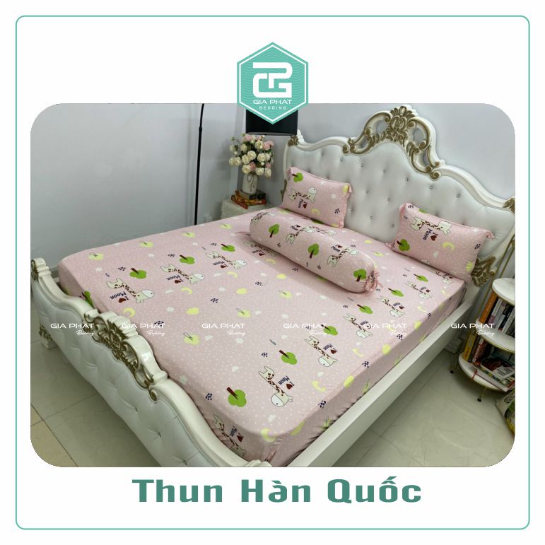 Bộ Ga Gối Thun Lạnh Hàn Quốc 4 Món họa tiết Hươu cao cổ ( 1 ga bọc + 2 vỏ gối nằm + 1 vỏ gối ôm )