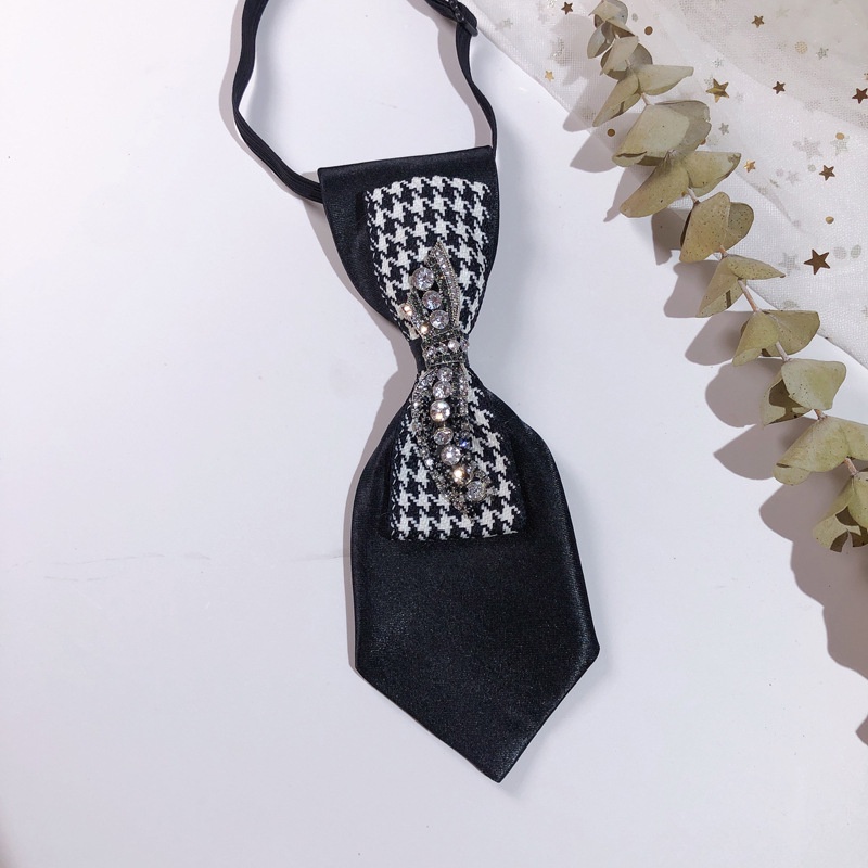 Cà Vạt Nơ Tua Rua Màu Đen Họa Tiết Caro Đính Đá Lấp Lánh Cho Nữ