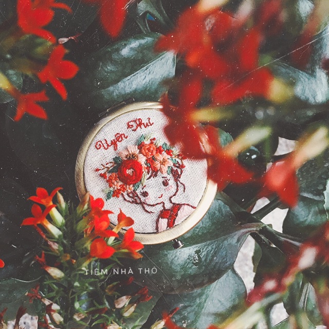 Gương cầm tay thêu handmade