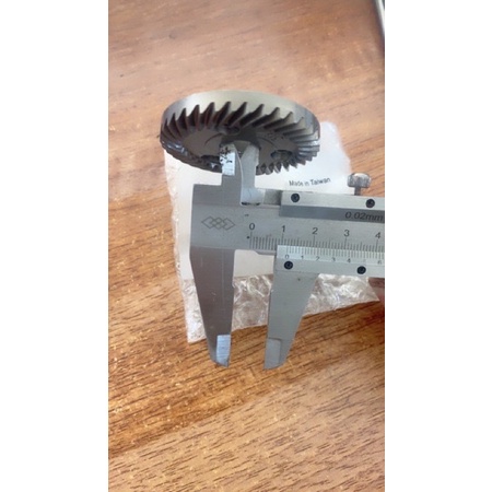 Bánh răng máy mài góc Makita 9553