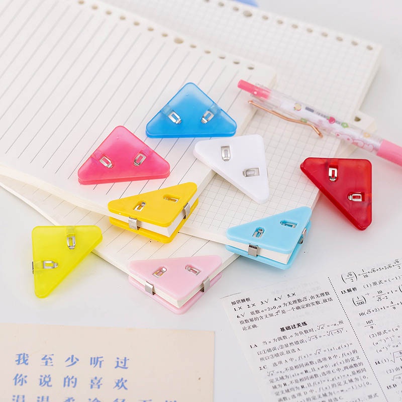 Kẹp hình tam giác bằng nhựa trong suốt kiểu dáng đơn giản