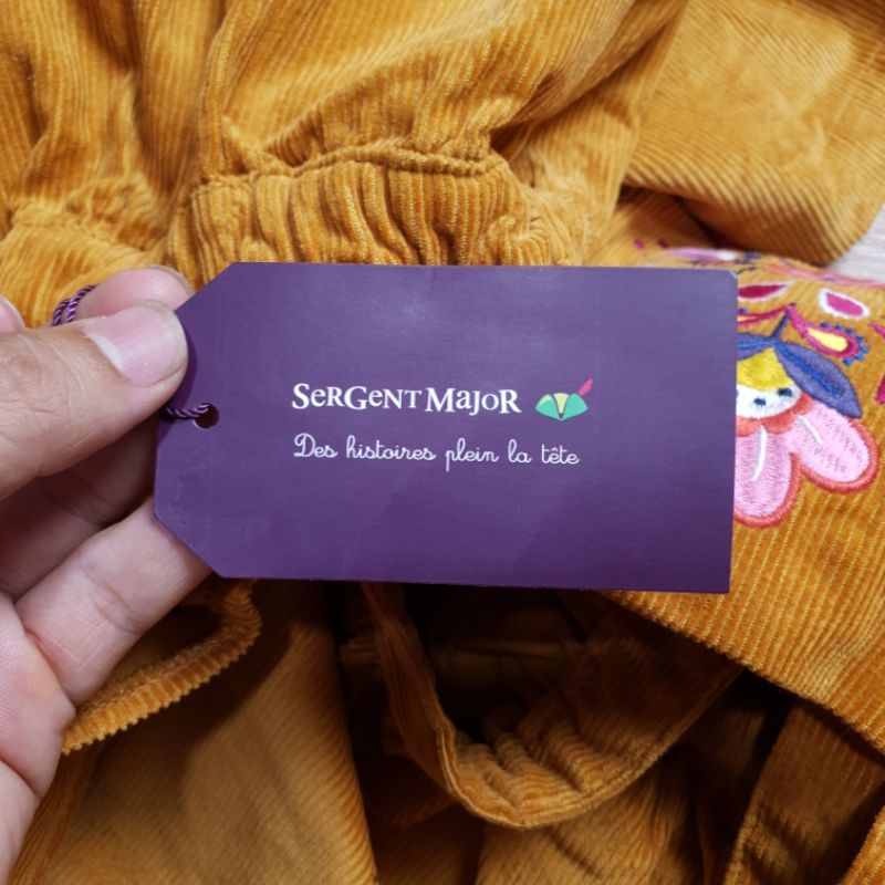 Váy yếm bé gái Sergen major dư xịn cực đẹp chất nhung tâm thêu hoa văn trước ngực