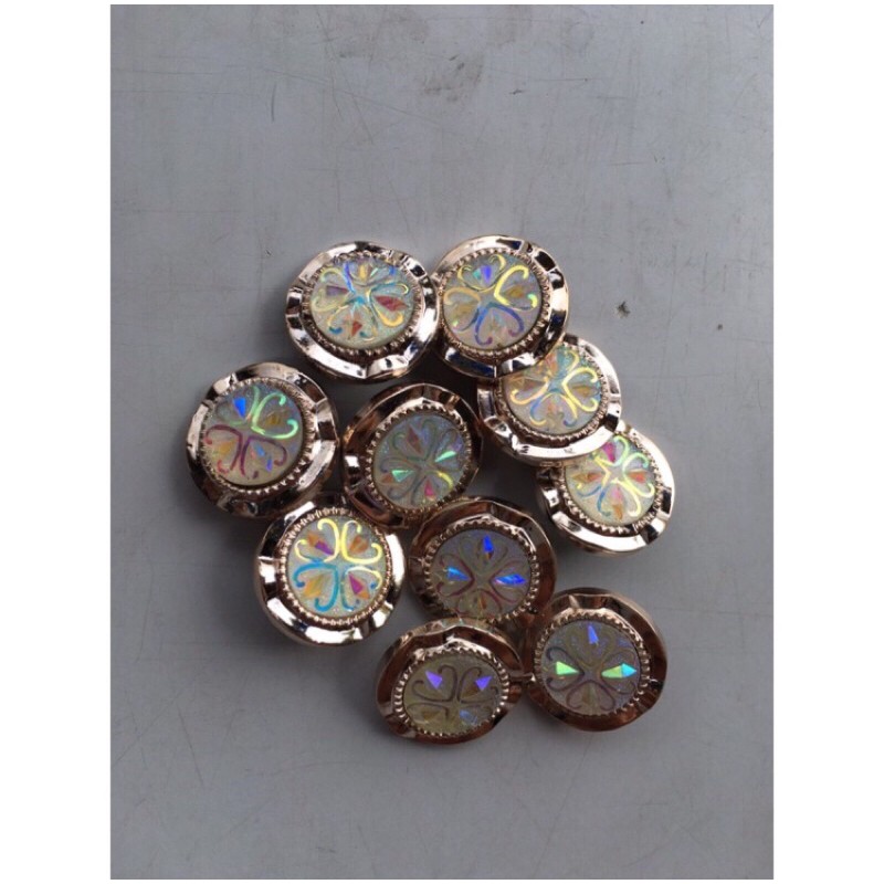 Set 20 nút sử dụng đơm kết trên áo váy