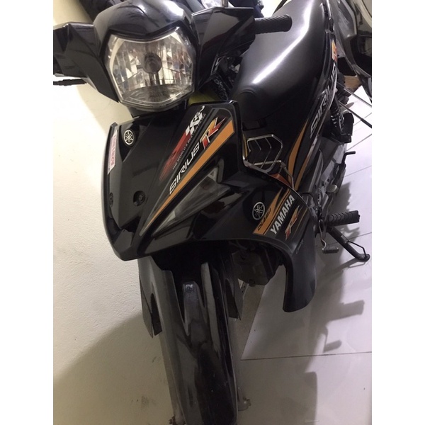 ( Quí khách vui lòng mang ra tiệm cho thợ dán ) xe Sirius Fi dán xe xám xi măng