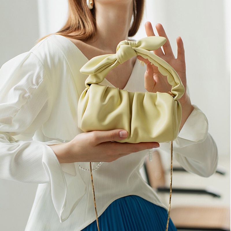 Túi đeo vai IELGY hình đám mây một bên vai phối dây xích dễ phối đồ cho nữ