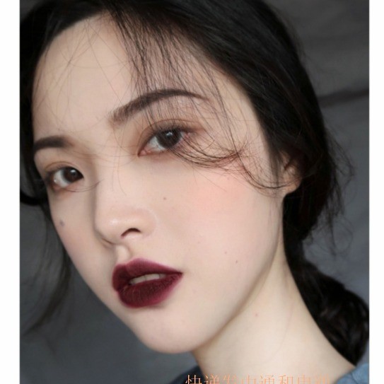 Son lì tông màu nâu socola phong cách Âu Mỹ cá tính