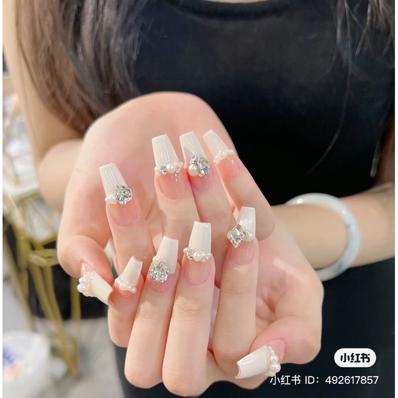 Móng úp nailbox thiết kế đính đá cô dâu siêu đẹp