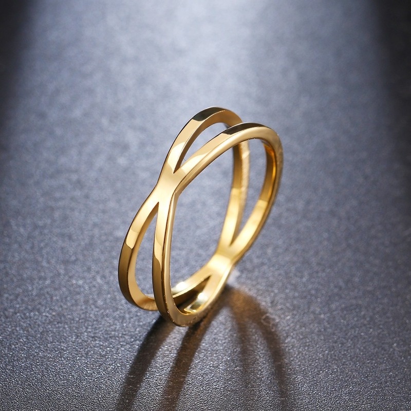 Nhẫn thép titan mạ vàng 18K hình thánh giá rỗng sáng bóng phong cách Châu Âu