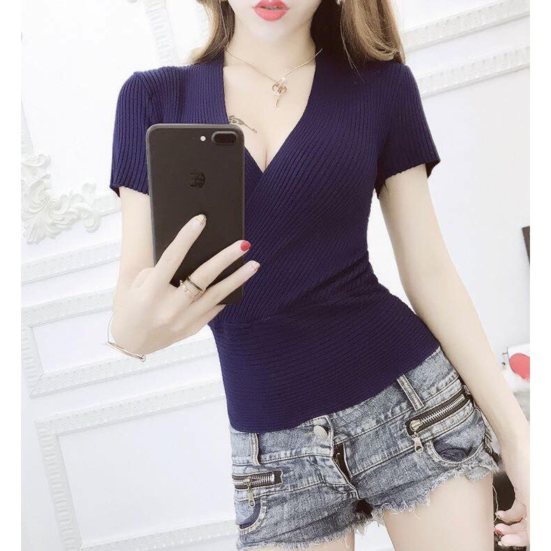 Áo thun gân cổ đáp chéo chữ V - CÓ TAY