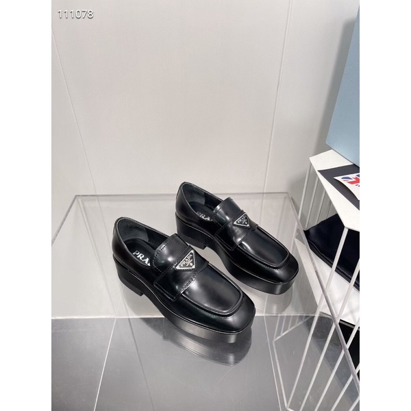 Giày lười nữ da thật logo thương hiệu Prada mẫu mới 2022 cao cấp